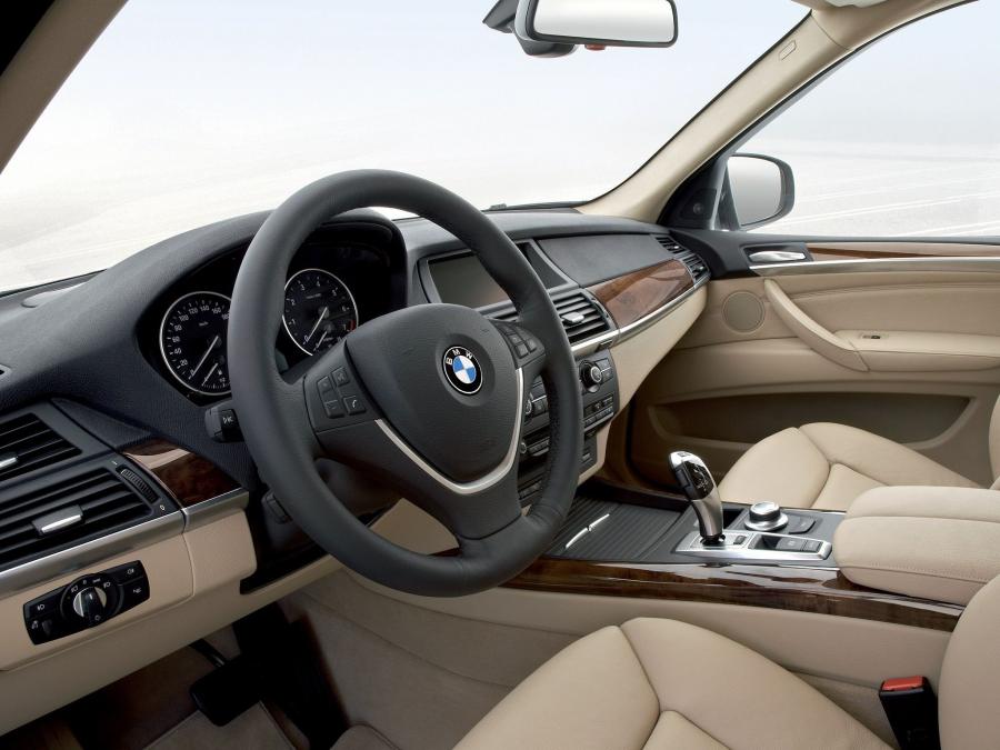 Интерьер BMW X5 4.8i (E70) 2006 года  (WW) (фото 9 из 64)